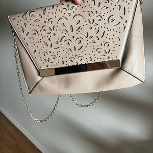 Elegant Cream Handbag with Chain Strap